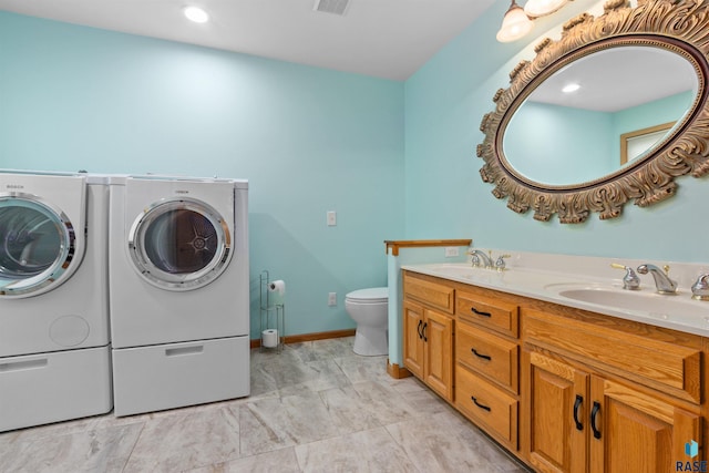 6700 W Snowberry Cir, Sioux Falls, SD 57106 - bathroom featuring washer and clothes dryer, toilet, and double vanity