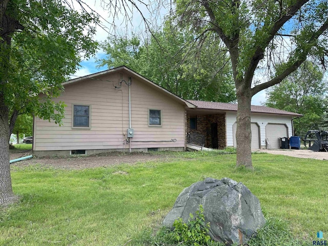 800 N Poplar St, Bridgewater, SD 57319 - ranch-style home with a garage and a front yard