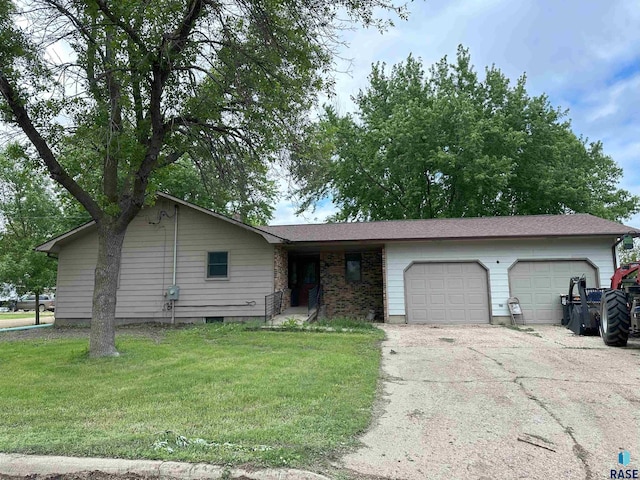800 N Poplar St, Bridgewater, SD 57319 - single story home featuring an attached garage, a front yard, and asphalt driveway