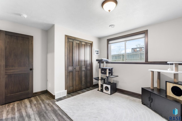7305 W Jacob Cir, Sioux Falls, SD 57106 - interior space featuring wood finished floors and baseboards