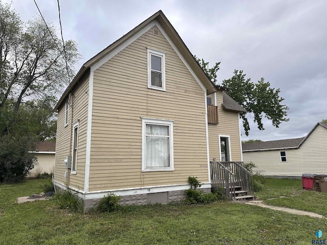 816 W 4th St, Canton, SD 57013 - view of side of property featuring a yard