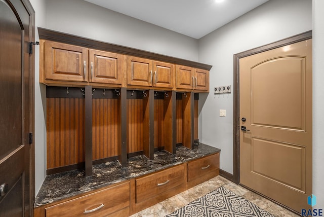 1301 S Hyannis Port Ln, Sioux Falls, SD 57106 - view of mudroom