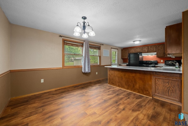 1300 S Point Dr, Sioux Falls, SD 57103 - kitchen with black appliances, under cabinet range hood, dark wood-type flooring, a sink, and a textured ceiling