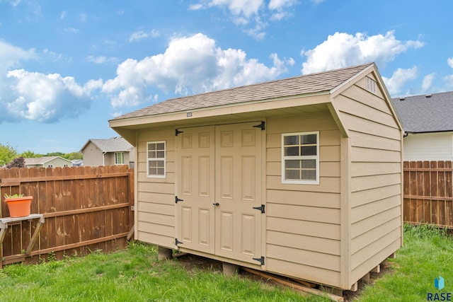 605 N Daisy Ave, Sioux Falls, SD 57107 - view of shed featuring a fenced backyard
