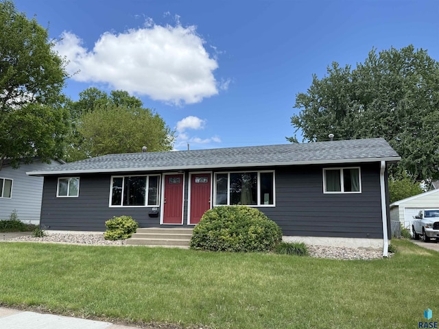 822 S Jessica Ave, Sioux Falls, SD 57103 - single story home featuring a front lawn and roof with shingles