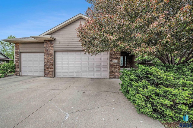 1300 S Lindenwald Dr, Sioux Falls, SD 57106 - garage with concrete driveway