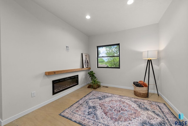 1709 S Duluth Ave, Sioux Falls, SD 57105 - living area with a glass covered fireplace, recessed lighting, baseboards, and wood finished floors