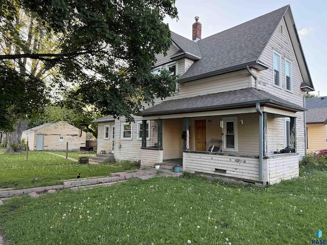 901 N Spring Ave, Sioux Falls, SD 57104 - view of front of home with covered porch, a front yard, and a shingled roof