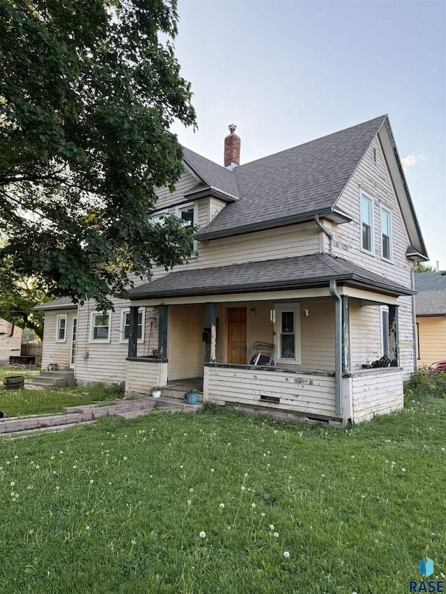 901 N Spring Ave, Sioux Falls, SD 57104 - view of front of house with a porch, a front lawn, and roof with shingles