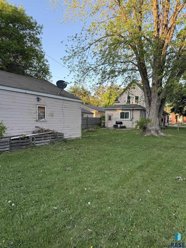901 N Spring Ave, Sioux Falls, SD 57104 - view of yard