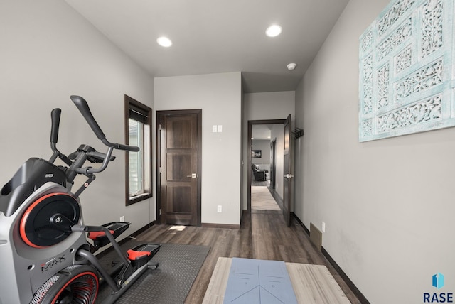 6604 Peninsula Pt, Wentworth, SD 57075 - exercise room featuring dark wood-style floors, recessed lighting, and baseboards