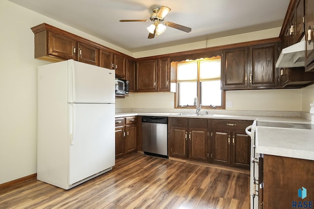 121 S Elm St, Lennox, SD 57039 - kitchen featuring appliances with stainless steel finishes, a sink, under cabinet range hood, ceiling fan, and dark wood finished floors