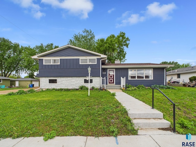105 S Elm St, Lennox, SD 57039 - tri-level home with a front yard and board and batten siding