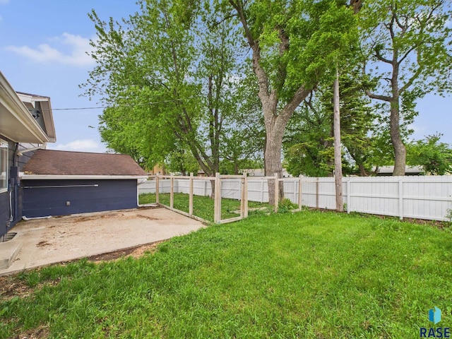 105 S Elm St, Lennox, SD 57039 - view of yard with a patio