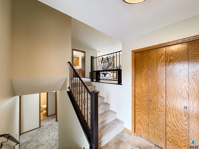 2405 E 51st St, Sioux Falls, SD 57103 - view of stairs