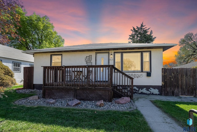 912 N Minnesota Ave, Sioux Falls, SD 57104 - view of front of house featuring stucco siding