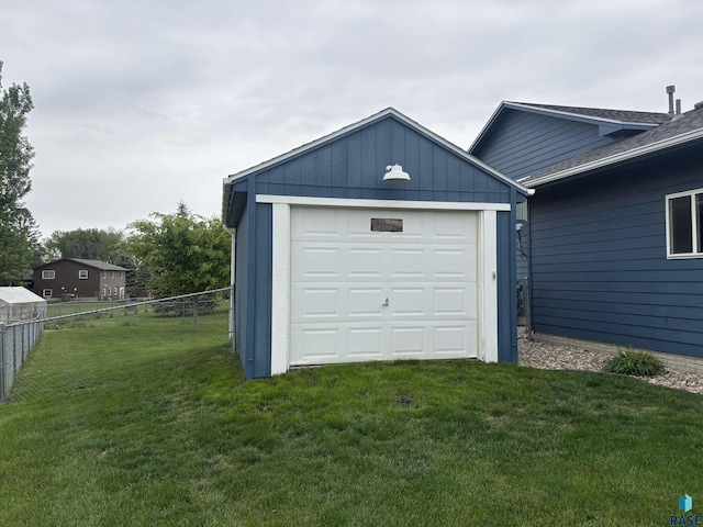 8000 W 44th St, Sioux Falls, SD 57106 - view of garage