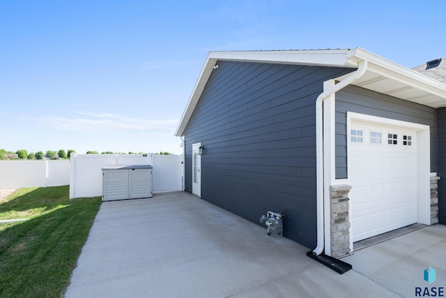 622 Creekside Trl, Harrisburg, SD 57032 - view of garage