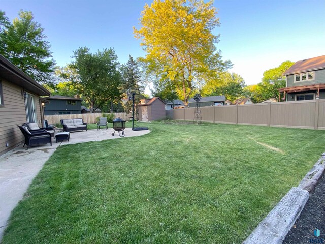 4604 S Woodwind Ln, Sioux Falls, SD 57103 - view of yard with an outdoor hangout area and a patio area