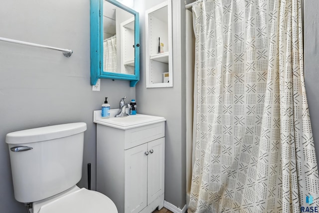 6501 W 46th St, Sioux Falls, SD 57106 - full bathroom featuring vanity, toilet, and a shower with curtain