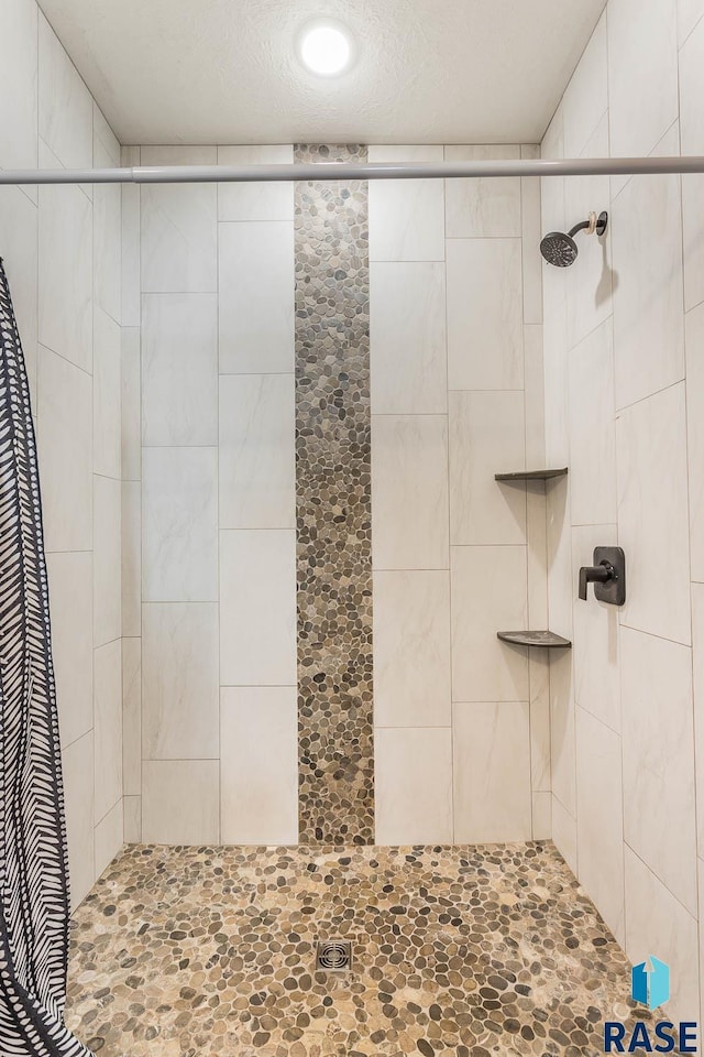 804 Johnson Creek Ct, Harrisburg, SD 57032 - full bathroom featuring a tile shower