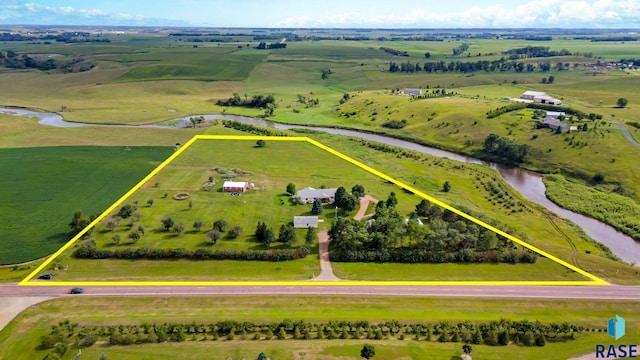 46493 258th St, Hartford, SD 57033 - overview of rural landscape with property parcel outlined, a large body of water, and agricultural land