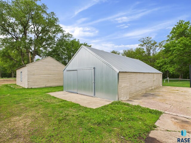 45390 284th St, Hurley, SD 57036 - view of pole building featuring a yard