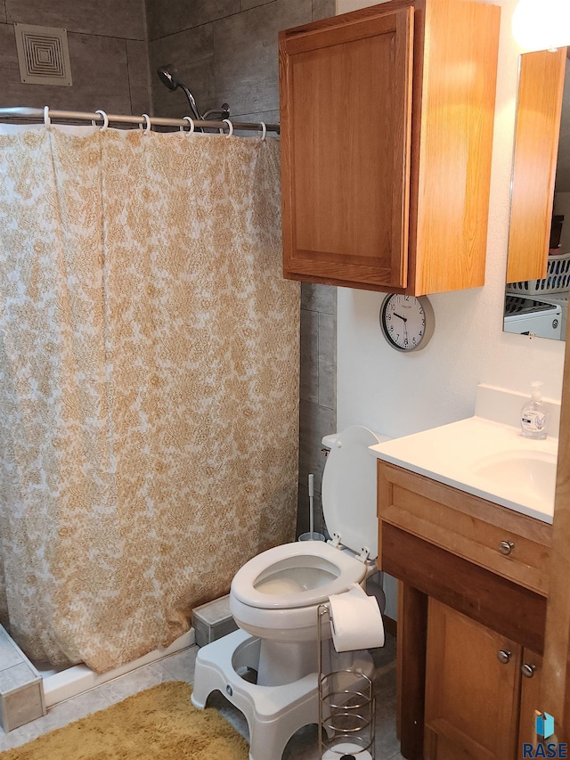 787 70th Ave, Beaver Creek, MN 56116 - bathroom featuring toilet, vanity, curtained shower, and tile patterned flooring