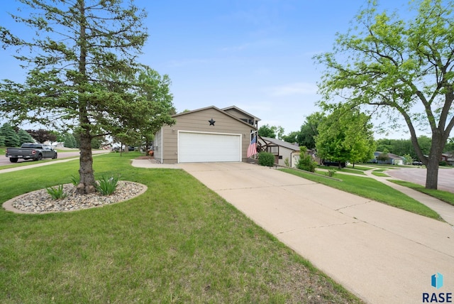 4401 E 28th St, Sioux Falls, SD 57103 - view of front of property featuring a front yard and concrete driveway