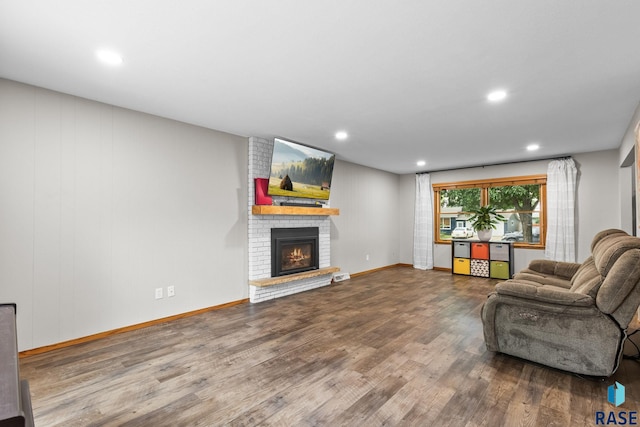 4804 W 39th St, Sioux Falls, SD 57106 - living area featuring a fireplace, wood finished floors, baseboards, and recessed lighting