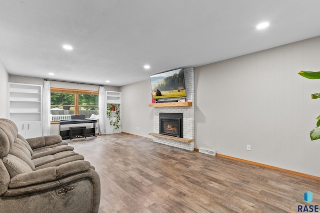4804 W 39th St, Sioux Falls, SD 57106 - living area featuring wood finished floors, a fireplace, recessed lighting, and baseboards