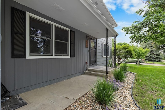 4804 W 39th St, Sioux Falls, SD 57106 - doorway to property with a lawn