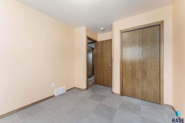 201 N Foss Ave, Sioux Falls, SD 57110 - unfurnished bedroom featuring baseboards, a closet, and light carpet