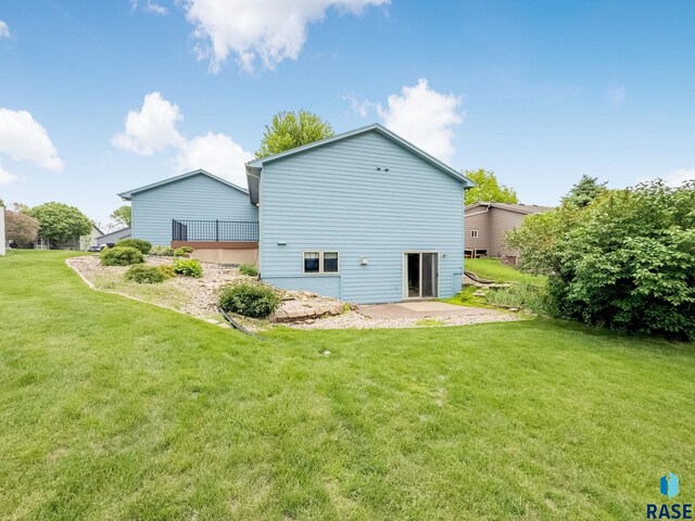 201 N Foss Ave, Sioux Falls, SD 57110 - rear view of property featuring a yard and a patio area