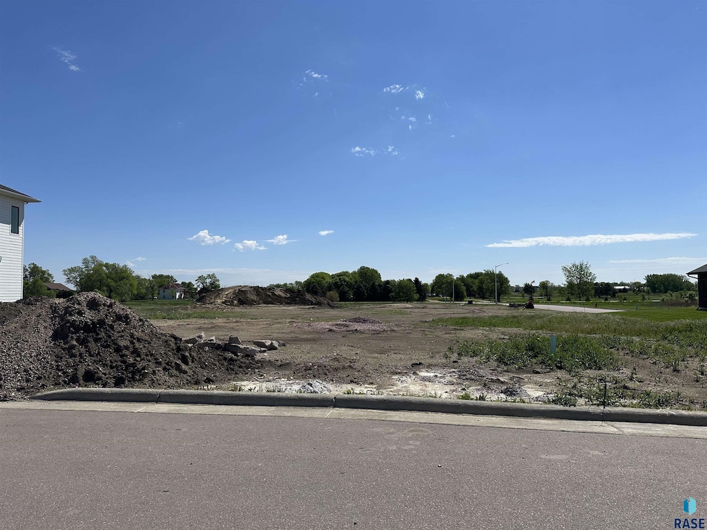 2410 N Reichelt Cir, Tea, SD 57064