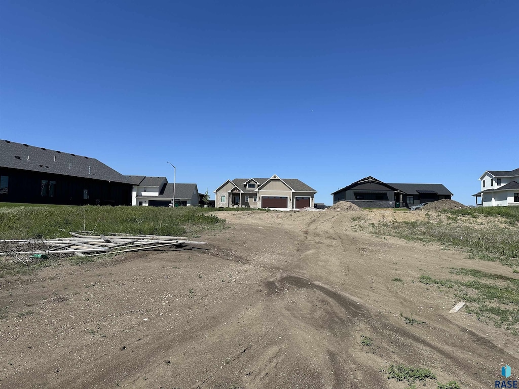 2410 N Reichelt Cir, Tea, SD 57064