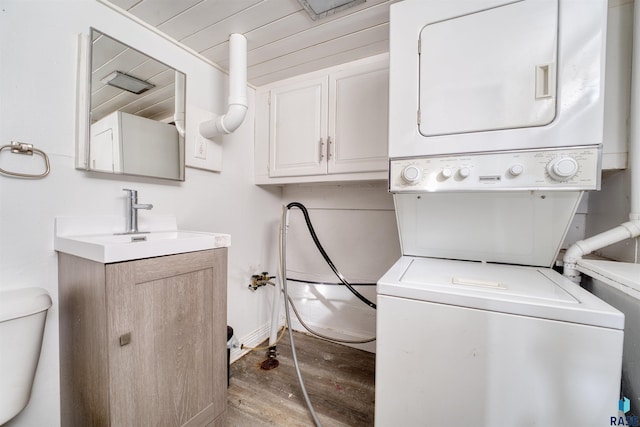 316 S Sherman Ave, Sioux Falls, SD 57103 - laundry room with stacked washer / dryer and wood finished floors