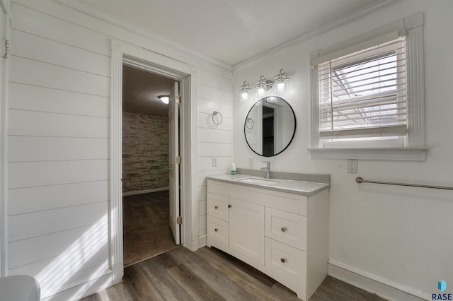 316 S Sherman Ave, Sioux Falls, SD 57103 - bathroom featuring wood finished floors, vanity, crown molding, and baseboards