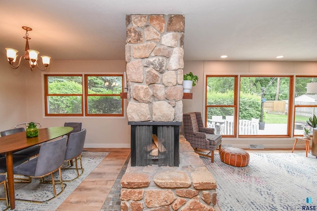 2804 S 1st Ave, Sioux Falls, SD 57105 - living room featuring wood finished floors, a chandelier, plenty of natural light, baseboards, and recessed lighting