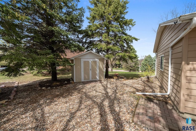 1304 N Tahoe Trl, Sioux Falls, SD 57110 - view of yard