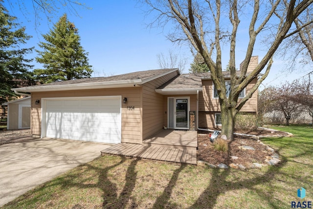 1304 N Tahoe Trl, Sioux Falls, SD 57110 - tri-level home featuring a garage, driveway, and a front yard