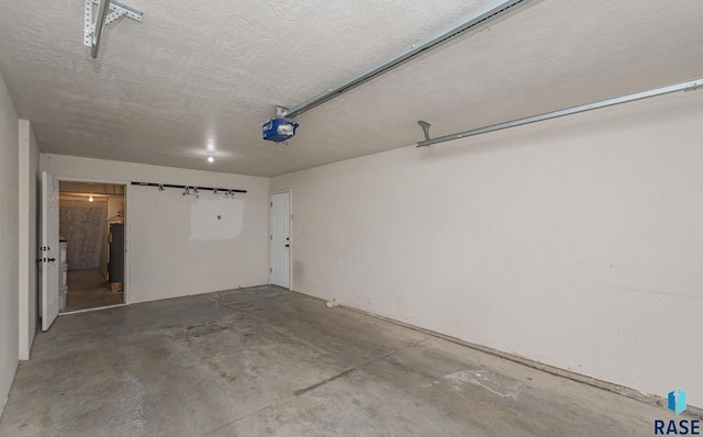 6501 S Santa Rosa Pl, Sioux Falls, SD 57108 - garage featuring a garage door opener