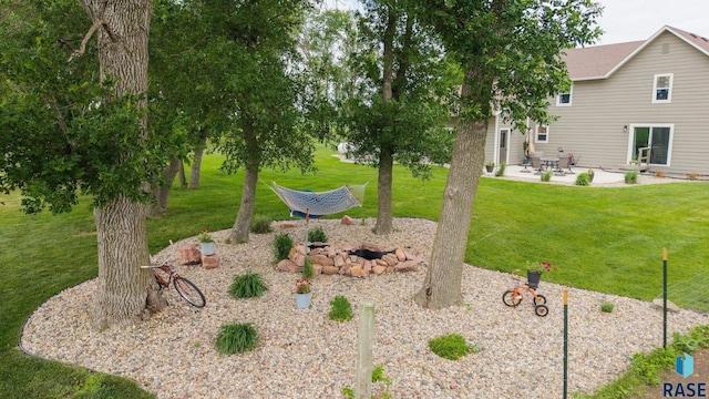 577 60th Ave, Beaver Creek, MN 56116 - view of grassy yard with a patio area