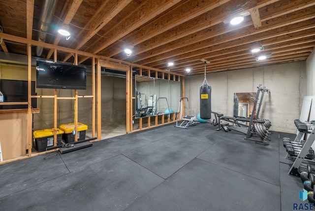 1325 W Whitechurch Ln, Sioux Falls, SD 57108 - workout area featuring water heater