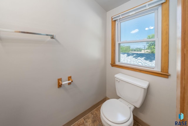 1422 E 17th St, Sioux Falls, SD 57104 - bathroom with toilet and baseboards
