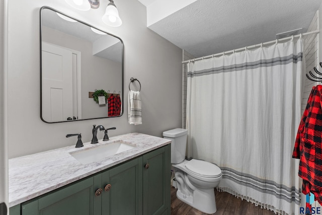 1913 S Haraldson Ave, Sioux Falls, SD 57106 - full bath featuring wood finished floors, vanity, toilet, a textured ceiling, and a shower with curtain