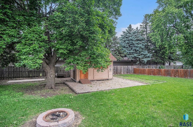 905 S Suburban Dr, Sioux Falls, SD 57110 - view of yard featuring a fire pit