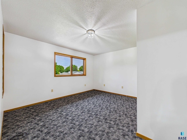 4620 Bluestem Cir, Sioux Falls, SD 57106 - carpeted spare room featuring baseboards and a textured ceiling