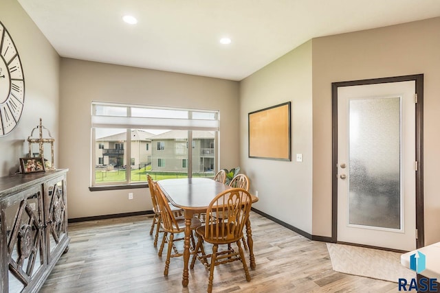 2604 S Ronell Cir, Sioux Falls, SD 57106 - dining room featuring light wood-style flooring, baseboards, and recessed lighting