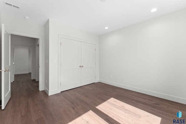 8309 E Sheridan Cir, Sioux Falls, SD 57110 - unfurnished bedroom featuring wood finished floors, baseboards, a closet, and recessed lighting